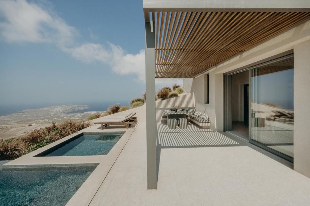 Santorini Sky villa with swimming pool and balcony, Pyrgos Santorini